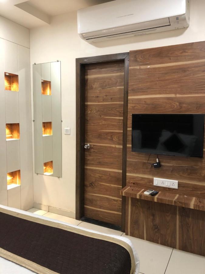 Hotel Circle Inn アーメダバード エクステリア 写真