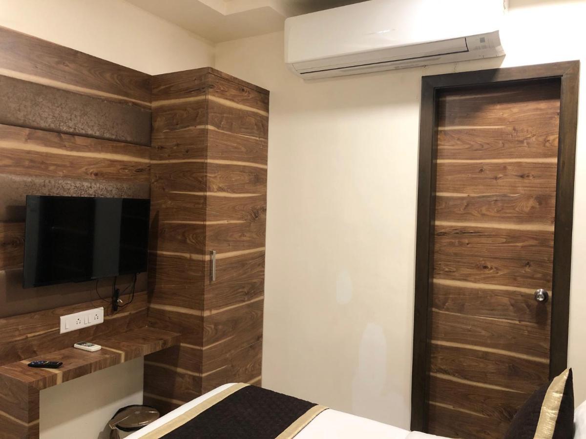Hotel Circle Inn アーメダバード エクステリア 写真